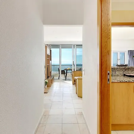 O Mar,o Sol,a Tranquilidade E A Seguranca De Um Lugar