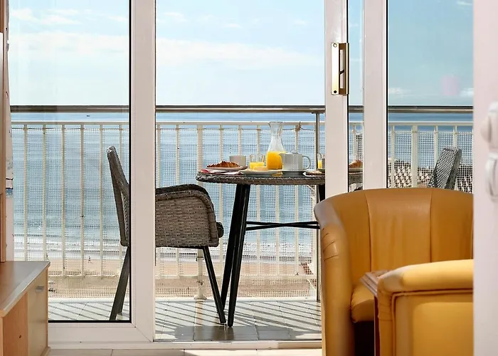 O Mar,o Sol,a Tranquilidade E A Seguranca De Um Lugar *