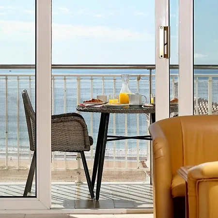 O Mar,o Sol,a Tranquilidade E A Seguranca De Um Lugar *