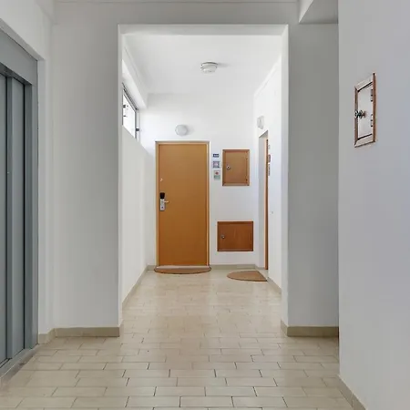 O Mar,o Sol,a Tranquilidade E A Seguranca De Um Lugar