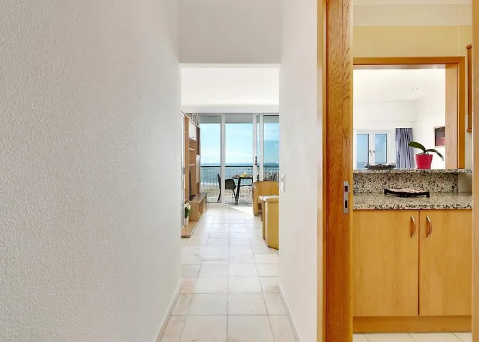 O Mar,o Sol,a Tranquilidade E A Seguranca De Um Lugar